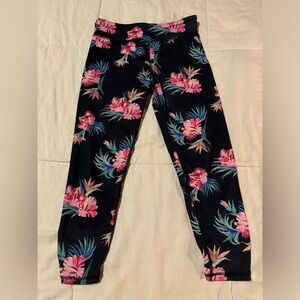 EUC Fighting Eel Ava Sky Fit Capri Leggings, Hibiscus design, size S